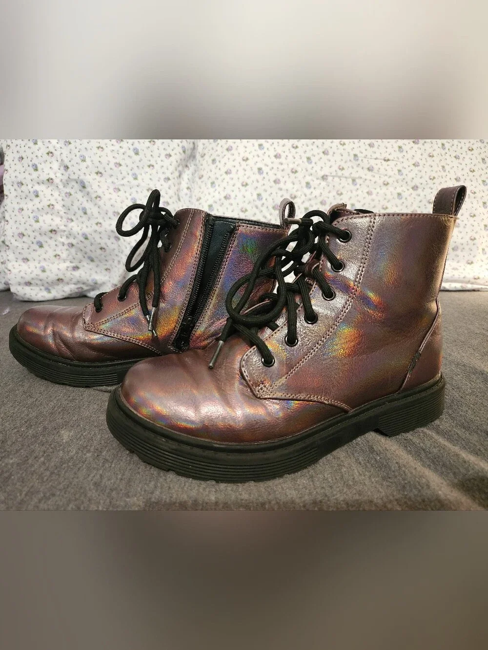 Girls Cat & Jack Holographic Lace-Up Combat Boots - Iridescent Pink Sz 5